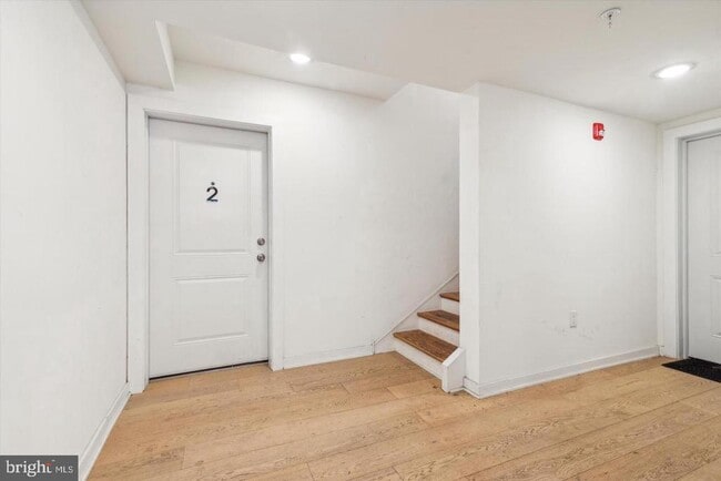 Building Photo - 1716 Cambridge St Unit 2