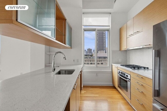 Building Photo - 85 Adams St