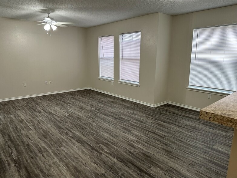2/2-Living Area/Dining Room