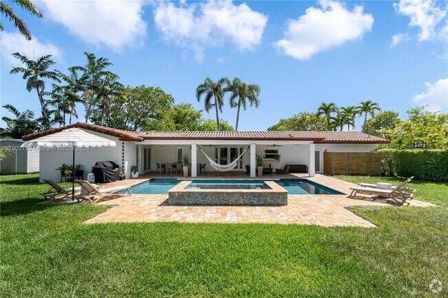 Building Photo - 8821 SW 176th St Rental