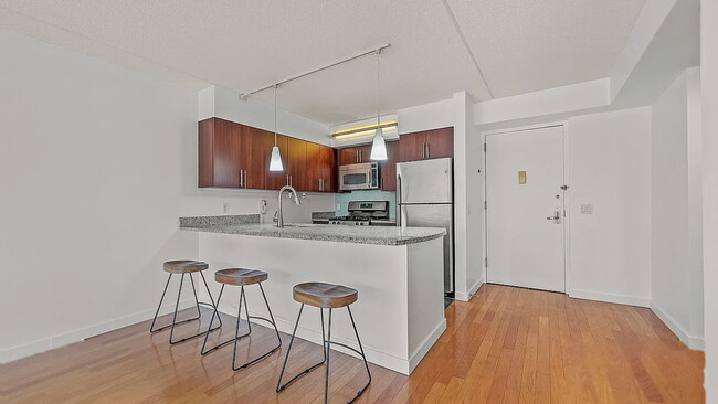 Building Photo - 456 W 19th St Unit 6F Rental