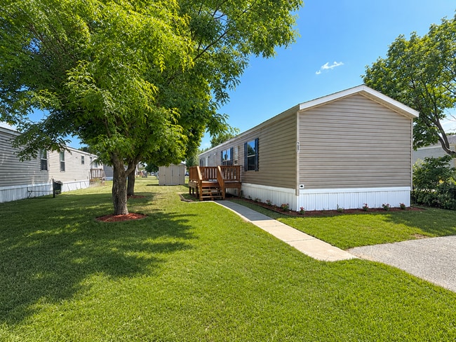 Building Photo - 4424 E Buttercup Ln