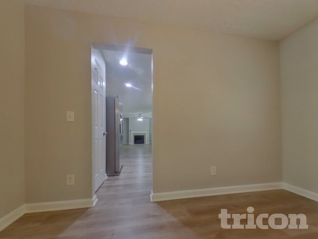 Photo - 156 Bridgestone Ln