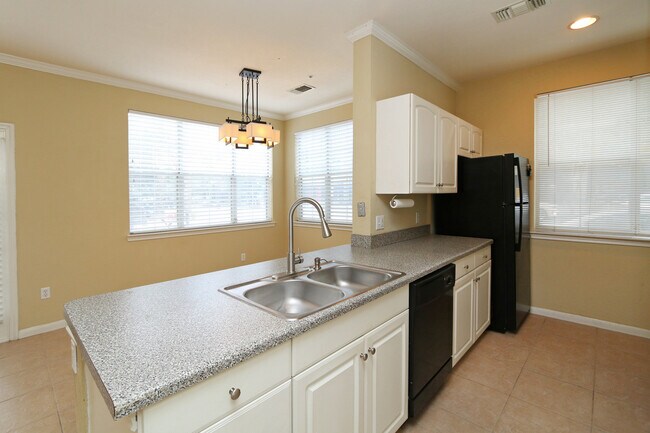 Photo - 860 N Orange Ave Unidad 126