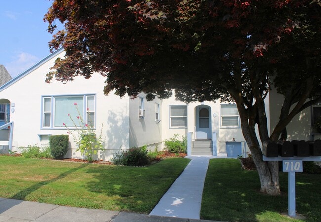 Building Photo - 710 Monroe St Unit B