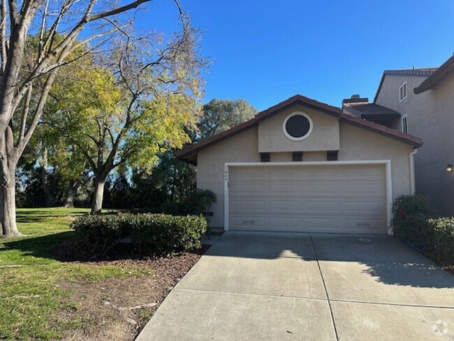 Building Photo - Charming 2-Bedroom Townhome for Lease in D...