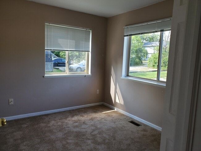 Photo - 716 Division St