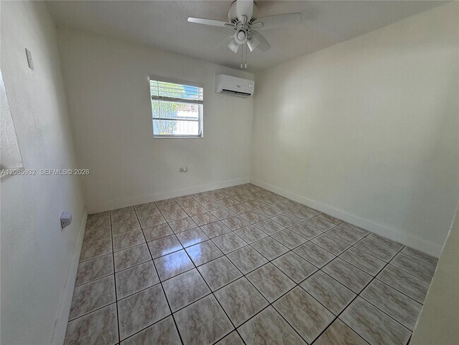 1405 NW 121st St Unit 2