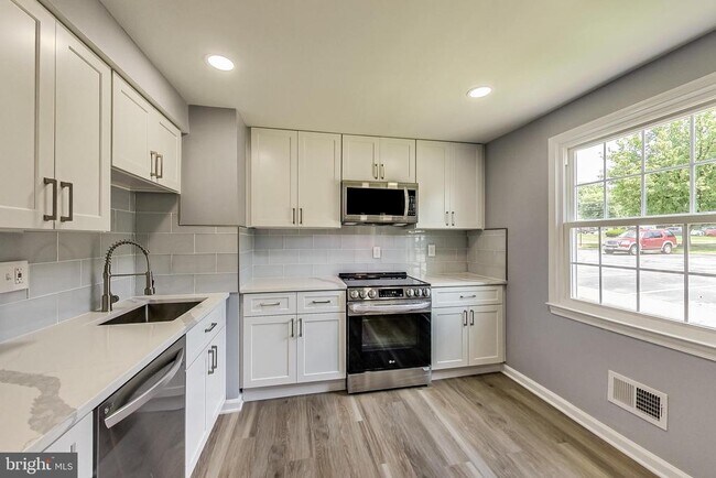 Photo - 1318 Palmer Rd