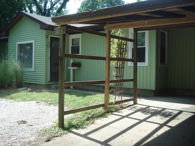 Building Photo - 214 S Hillsdale Ct Unit 1 Rental