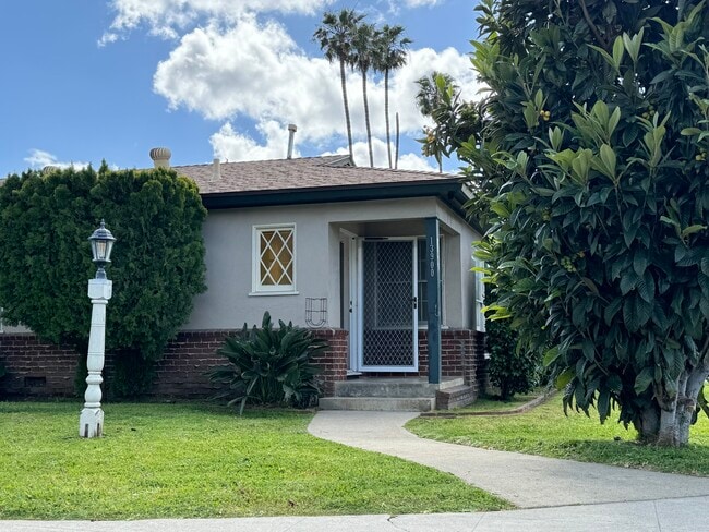 Building Photo - 13900 Burbank Blvd Rental