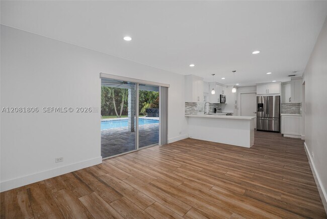 Photo - 7460 NW 7th St