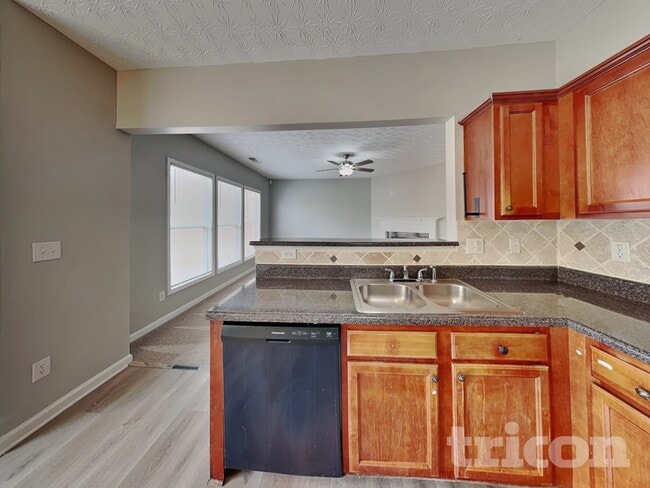 Photo - 1704 Chinaberry Ct