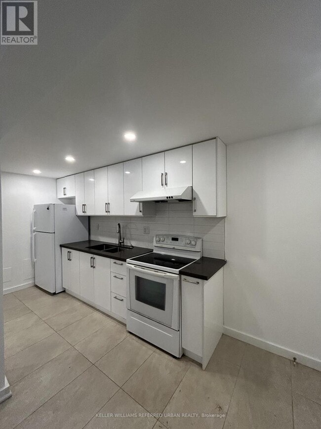 Photo - 198 Coxwell Ave Unité Basement