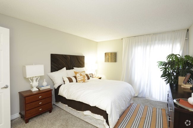 1BR, 1BA - 650SF