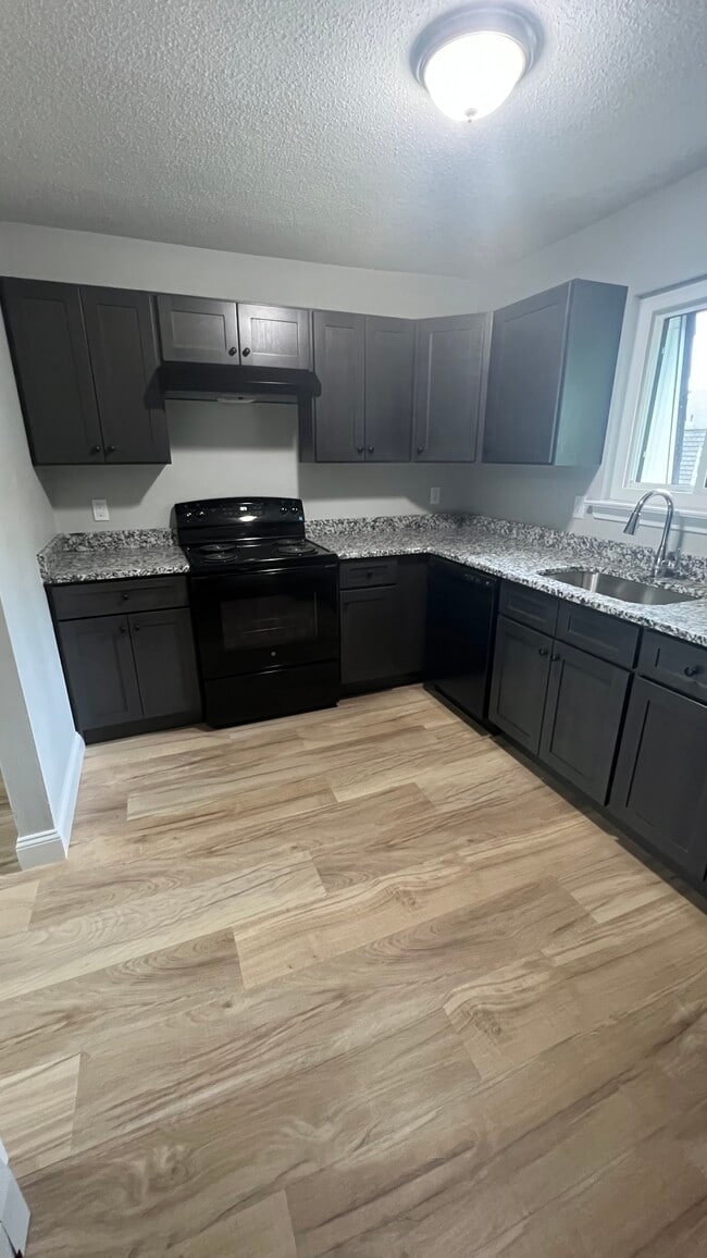 Kitchen - 90 High Path Rd Condo Unit 90