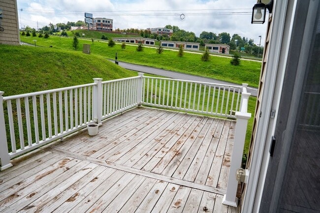 Photo - 4 Bedroom 3.5 Bathroom Townhome available in Suncrest Village- 06/4/2026