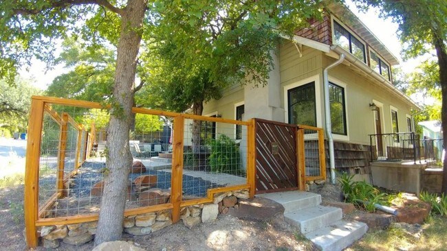 Photo - 2110 De Verne St