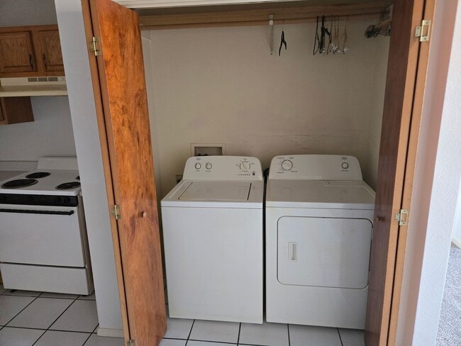 Photo - 2433 E 21st St Unidad A (1199)