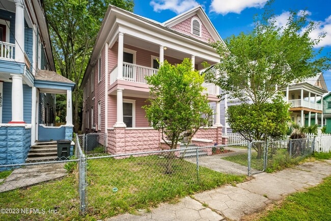 Photo - 1832 Walnut St
