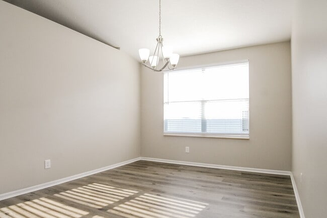 Photo - 1104 Barclay Wood Dr