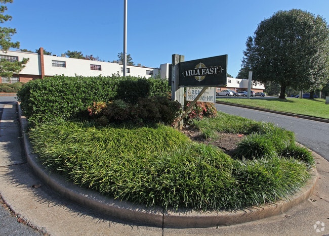 Photo - Villa East Apartments