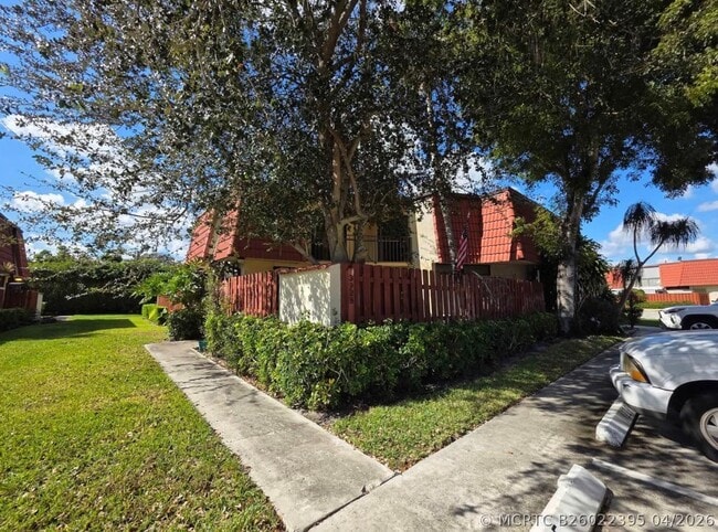 Building Photo - 3928 Victoria Dr