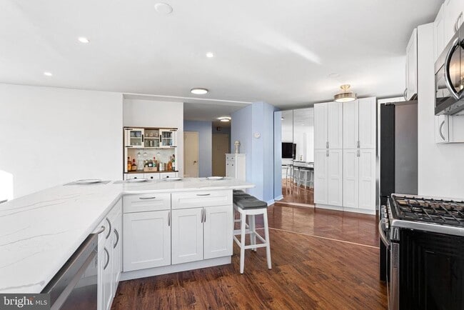 Building Photo - 2601 Pennsylvania Ave Unit 344