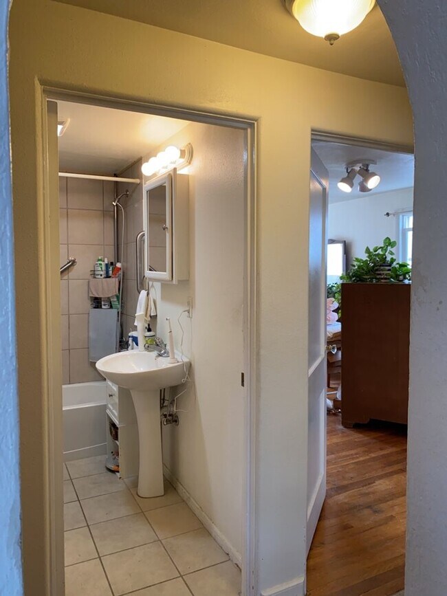 Photo - 1127 W Mulberry St Unit 1