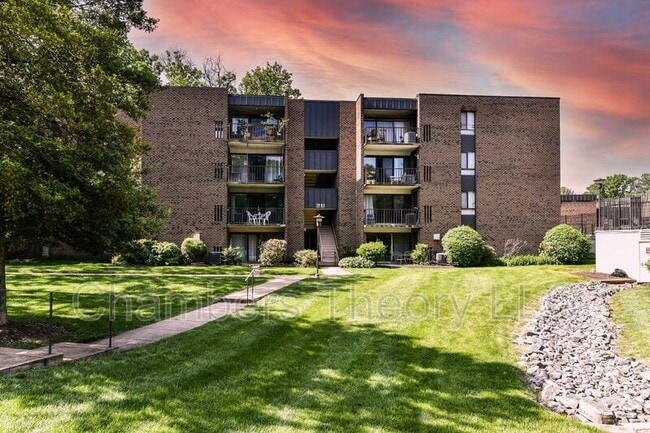 Building Photo - 7802 Dassett Ct Unit Apt. T2