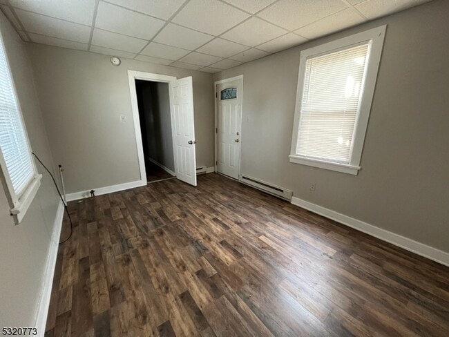 Photo - 53-53 Glen Ave Unidad 1