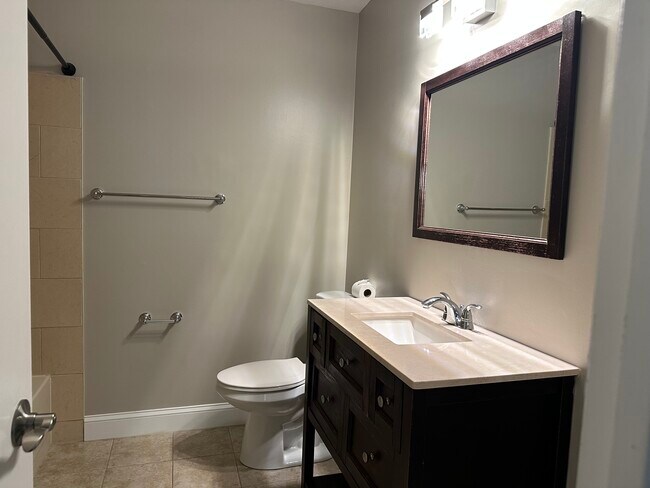 Master Bath - 131 Country Club Dr Unit The Pointe