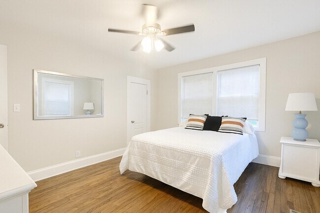 Photo - 753 Charlotte Pl NW