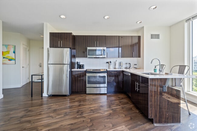 2BR, 2BA - 1,093SF