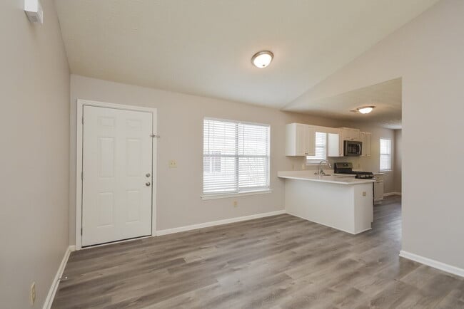 Photo - 204 Adam Cir