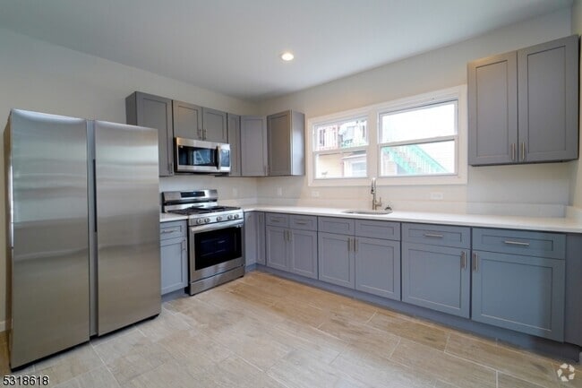 Building Photo - 26 Sheridan Ave Rental