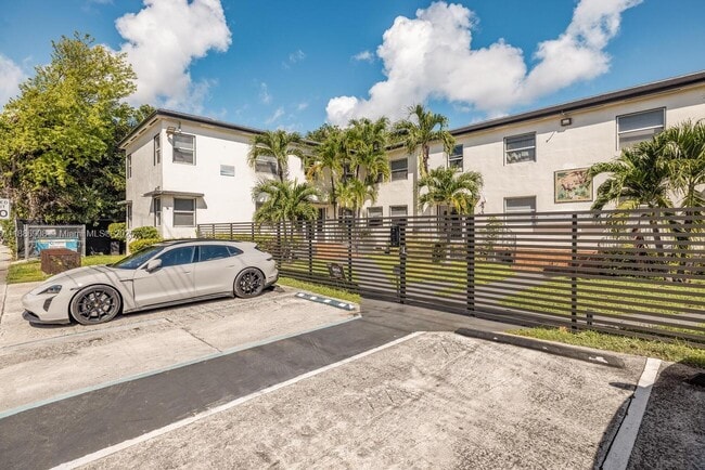Photo - 577 NE 82nd St Unidad 14