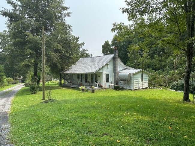 Photo - 3 bedroom/1 bath house  Fall Branch, TN