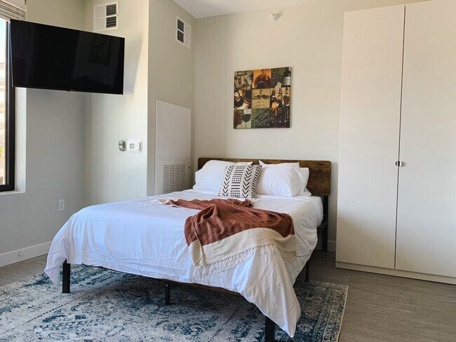 Photo - 2530 University Ave Unidad ID1036858P