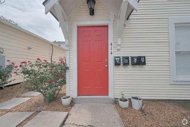 Building Photo - 414 E 9th St Unit 414 B Rental