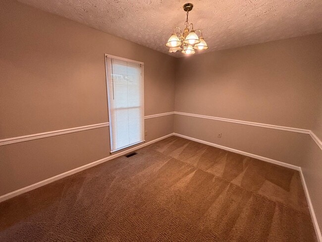 Photo - 1547 Londonderry Pl