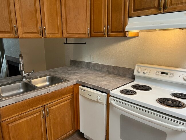 Building Photo - 415 E Thoroughbred St Unit 415 Rental