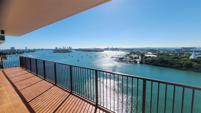 Photo - 1000 Venetian Way Unidad 1502