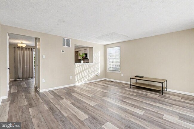 Photo - 1713 Chesterfield Square