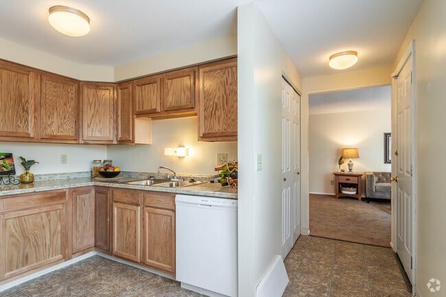 2 Br, 1.5 Ba Townhome - 1,033 SF