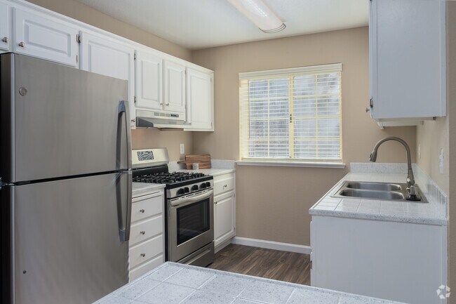 2BR, 2BA - 1190SF - Kitchen