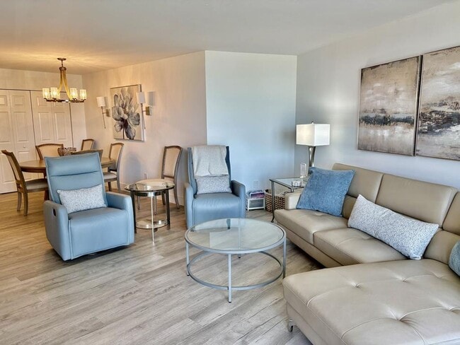 Photo - 380 Seaview Ct