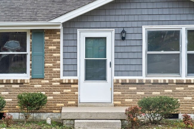 Photo - 3 Bedroom 2 Bath Renovated Pet Friendly Home For Rent!