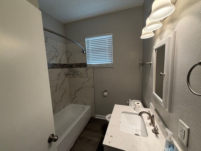 3642 Fairmont Dr
