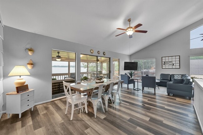 Photo - 124 April Point Dr N